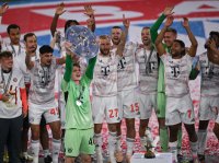 Fussball 1. Bundesliga 24/25: FC Bayern Muenchen feiert die 34. Deutschen Meisterschaft
