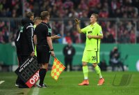 Fussball DFB Pokal 2. Runde 16/17: FC Bayern Muenchen - FC Augsburg
