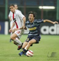 Fussball CHL Mailand-Rangers; Zweikampf