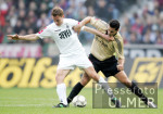 Fussball 1. Bundesliga: Gladbach - Bayern, Zweikampf