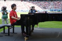 Fussball 1. Bundesliga 15/16: Star Pianist Lang Lang (China)