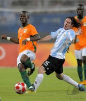 FUSSBALL  Olympia 2008  Peking  Vorrunde Elfenbeinkueste - Argentinien