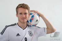 Andre SCHUERRLE (Deutschland) posiert im exklusiven Pressefoto ULMER Shooting im Nationaltrikot