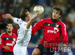Fussball 1. Bundesliga: Leverkusen - Gladbach, Zweikampf