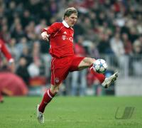Fussball FC Bayern-Bremen; Schweinsteiger am Ball