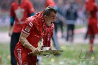 Fussball 1. Bundesliga  Saison  2012/2013:  Shaqiri (FC Bayern Muenchen) mit Schale