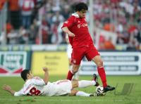 Fussball 1. Bundesliga: Koeln - Bayern, Zweikampf