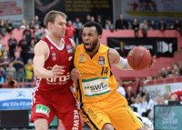 Basketball 1. Bundesliga 2013/2014:  Walter Tigers Tuebingen - Brose Baskets Bamberg