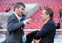 Fussball 1. Bundesliga : Trainer Friedhelm Funkel (li, Hertha) mit Manager Horst Heldt (re, Stuttgart)