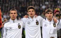 Fussball International EM 2012 Testspiel: Lukas PODOLSKI, Thomas MUELLER, Marcel SCHMELZER (v. li., Deutschland)