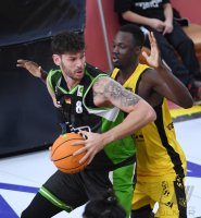 Basketball 2. Bundesliga 2021/2022: Tigers Tuebingen - ROEMERSTROM Gladiators Trier