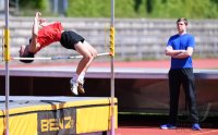 Leichtathletik: Hochspringen Lukas Gaertner (TV Rottenburg) trainiert im Rottenburger Hohenberstadion