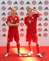 Fussball 1. Bundesliga : Arjen Robben, Bastian Schweinsteiger (v.li., FC Bayern Muenchen)