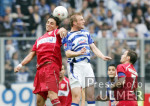 Fussball 1. Bundesliga: Duisburg - Stuttgart, Zweikampf