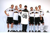 Fussball: DFB und Adidas praesentieren das EM Trikot