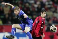 Fussball 1. Bundesliga: Leverkusen - Berlin, Zweikampf