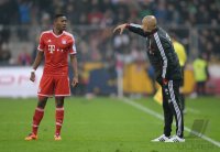 FUSSBALL International Testspiel 2013/2014: David Alaba (FC Bayern Muenchen) und Trainer Pep Guardiola (FC Bayern Muenchen)
