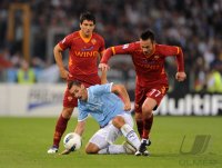 FUSSBALL SERIE A:  Miroslav Klose (li, Lazio Rom) gegen Marco Cassetti (AS Rom)