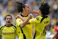Fussball 1. Bundesliga : BVB JUBEL Neven Subotic mit Mats Julian Hummels