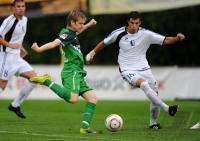 1. Fussball Bundesliga: Marko Marin (li, SV Werder Bremen) gegen Luka Milivojevic (re, Belgrad)