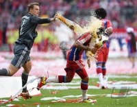Fussball, 1. Bundesliga  Saison 13/14: Weissbierdusche, Meister FC Bayern Muenchen