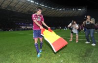 Fussball: DFB Pokal Finale: JUBEL  Raul (FC Schalke 04) der Torero mit Fahne