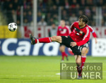 Fussball UCL - Leverkusen: BERBATOV Einzelaktion