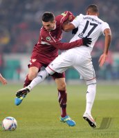 Fussball DFB Pokal, Saison 2011/2012, Viertelfinale: Vedad Ibisevic (li, VfB Stuttgart) gegen Jerome Boateng (FC Bayern Muenchen)