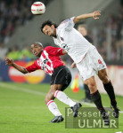 Fussball UCL: Eindhoven - Mailand, Zweikampf