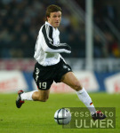FUSSBALL  Lnderspiel Bernd Schneider (GER) am Ball