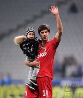 2. Fussball Bundesliga:  Kees Kwakman (FC Augsburg) mit Kind