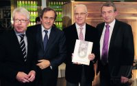 Fussball International Franz Beckenbauer bekommt den UEFA President s Award