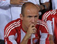 Fussball 1. Bundesliga 2010/2011:  Arjen Robben    (FC Bayern Muenchen)  faellt verletz lange aus!