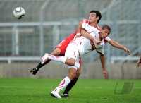 Fussball 3. Bundesliga:  Julian Leist (li, FC Bayern II) gegen Soufian Benyamina (re, Stuttgart II)