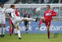 Fussball 1. Bundesliga: Moenchengladbach - Stuttgart, Zweikampf