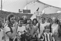 Fussball 1. Bundesliga Saison 1972/1973: Beckenbauer, Hoffmann, Mueller, Schwarzenbeck, Hansen, Lattek  mit Meisterschale