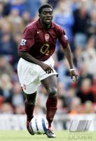 Fussball International: Arsenal, TOURE Einzelaktion am Ball