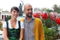 FUSSBALL 1. BUNDESLIGA 14/15:  FC Bayern Muenchen besucht das Oktoberfest