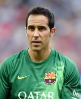 FUSSBALL International 2014/2015: Torwart Claudio Bravo (Barca)