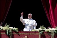 Rom Papst Franziskus I. erteilt den Segen Urbi et Orbi