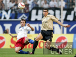 Fussball 1. Bundesliga: Hamburg - Bayern, Zweikampf