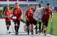 Fussball 1. Bundesliga:  Bastian Schweinsteiger, Torwart Rouven Sattelmeier , Rafinha , Nils Petersen , Luiz Gustavo, Diego Contento (v. li., FC Bayern Muenchen)