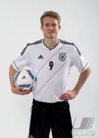 Andre SCHUERRLE (Deutschland) posiert im exklusiven Pressefoto ULMER Shooting im Nationaltrikot