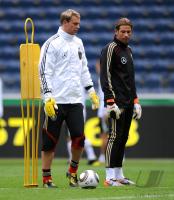 Fussball Deutsche Nationalmannschaft : Torwart Manuel Neuer, Tim Wiese (v. li., GER)