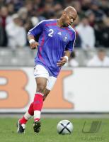 Fussball Nationalmannschaft: BOUMSONG Einzelaktion am Ball