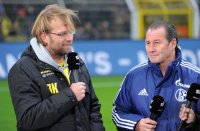 Fussball 1. Bundesliga, Saison 2011/2012: Trainer Juergen Klopp (li, Borussia Dortmund) mit Trainer Huub Stevens (FC Schalke 04)