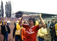 Fussball Braunschweig - Bayern: Matthaeus mit Meisterschale