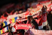 1. Fussball Bundesliga: MAINZ Fans mit Schal