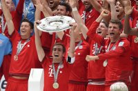 Fussball, 1. Bundesliga  Saison 13/14: Jubel FC Bayern Muenchen mit Schale