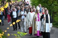 Maiandacht mit Lichterprozession mit Gnadenbild der Schmerzhaften Mutter vom Weggental